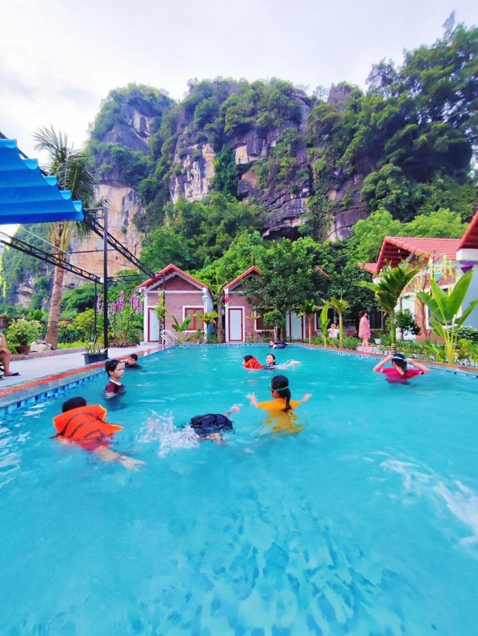 Trang An Natural Mountainside Homestay นิญบิ่ญ ภายนอก รูปภาพ