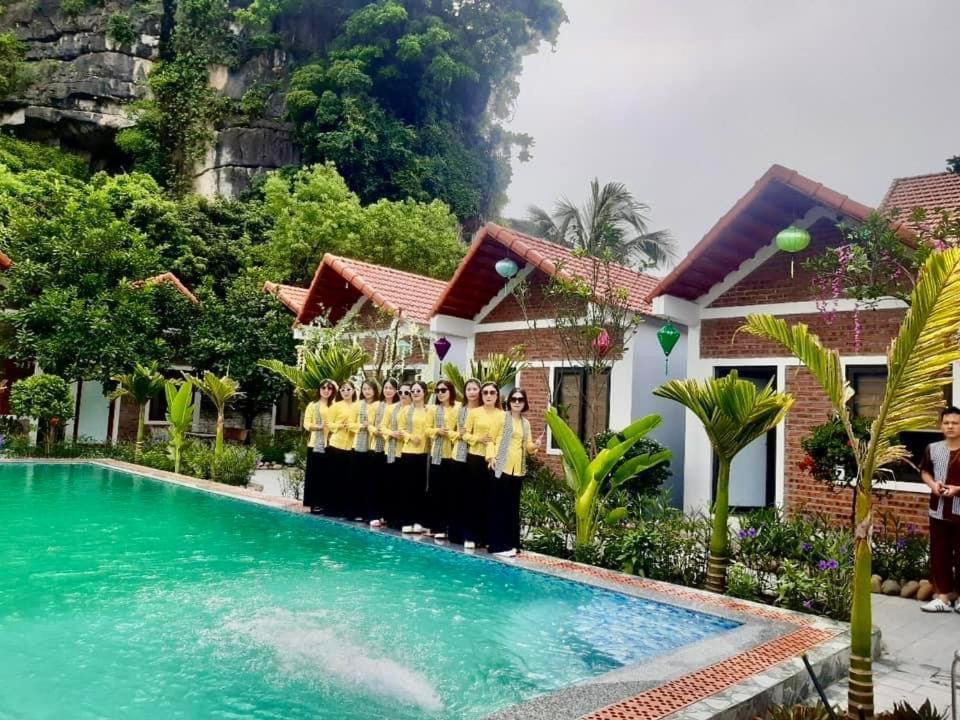 Trang An Natural Mountainside Homestay นิญบิ่ญ ภายนอก รูปภาพ